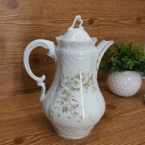 Vintage Flowered porcelain teapot GT 43091361 - Picture 1 of 9